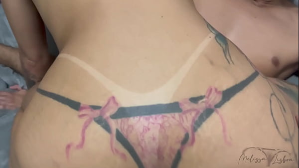 Deixei minha madrasta bem feliz trazendo mais dos paus para ela, deu o cuzinho rolou DP ela é muito putinha