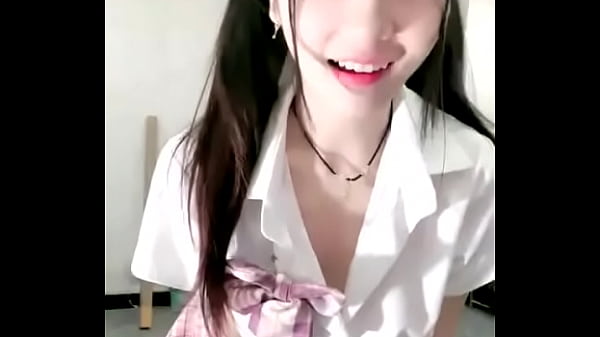 双尾甜美小姐姐！好久没播了！JK装短裙，脱光光道具自慰，假屌跳蛋双管齐下，闭眼很享受国产网约高端外围