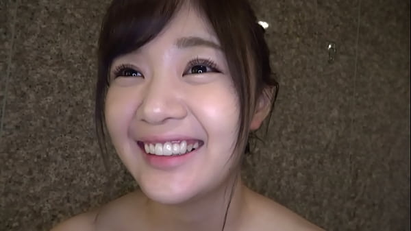 朗らかでキュートなおじコンJKは、やらしい事が大好きなドスケベっ娘。おじさんとのHを想像して電マでオナるウブかわ。 中出し コスプレ 美女 制服 女子校生 素人