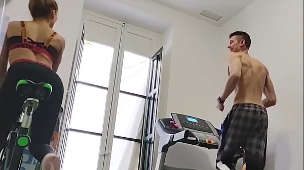 We exchange cardio for a good blowjob and tasty sex in my home gym