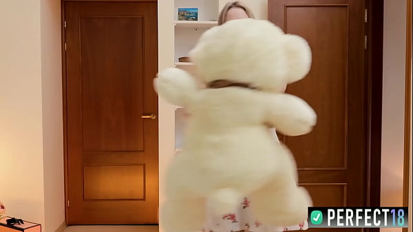 Superb 18  Beauty Alice Flore at Perfect18